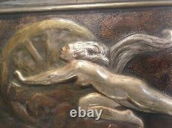 A. Gennarelli Women's Bronze Plate At The Wheel. Art Deco Period. Around 1930