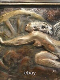 A. Gennarelli Women's Bronze Plate At The Wheel. Art Deco Period. Around 1930