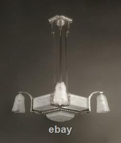 Adolphe Bloch/Jean Gauthier Large Art Deco Chandelier in Bronze and Molded Pressed Glass