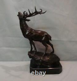 Animalier Deer Hunting Statue Sculpture in Art Deco Style and Art Nouveau Bronze