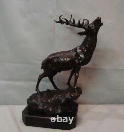 Animalier Deer Hunting Statue Sculpture in Art Deco Style and Art Nouveau Bronze