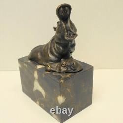 Animalier Hippopotamus Statue Sculpture in the Style of Art Deco and Art Nouveau Hunting