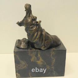 Animalier Hippopotamus Statue Sculpture in the Style of Art Deco and Art Nouveau Hunting