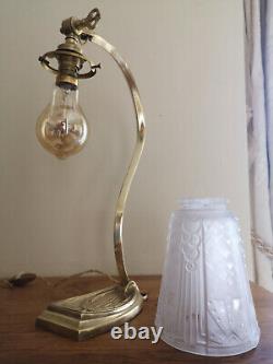 Art Deco Bronze Lamp. Tulip In Pate De Verre Signee Muller Freres