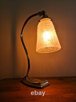 Art Deco Bronze Lamp. Tulip In Pate De Verre Signee Muller Freres