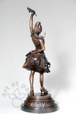 Art Deco Magnificent sculpture signed Laffon Mollo. Bronze
