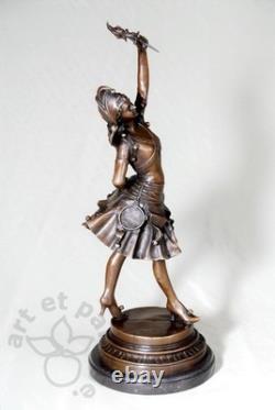 Art Deco Magnificent sculpture signed Laffon Mollo. Bronze