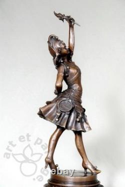Art Deco Magnificent sculpture signed Laffon Mollo. Bronze