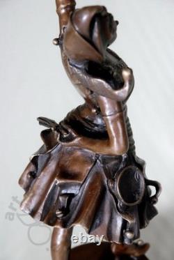 Art Deco Magnificent sculpture signed Laffon Mollo. Bronze