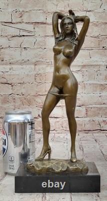 Art Deco Sculpture of a Nude Woman in Bronze and Marble