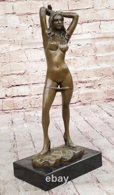 Art Deco Sculpture of a Nude Woman in Bronze and Marble