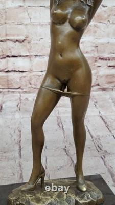 Art Deco Sculpture of a Nude Woman in Bronze and Marble