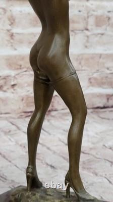 Art Deco Sculpture of a Nude Woman in Bronze and Marble