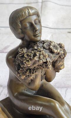 Art Deco Western Bronze Sculpture of a Beautiful Nude Young Woman with Flowers Fairy