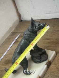 Art Deco Wolf Dog Sculpture in Patinated Bronze - Ballesté 1930