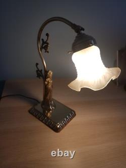 Art Deco Woman Lamp in Gilded Bronze and Opaque White Glass Tulip