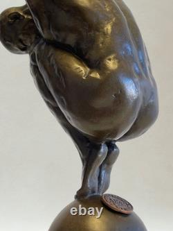 Art Deco-style sculpture, male nude in balance, decorative bronze, 29 cm