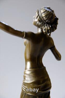 Beautiful Art Deco bronze sculpture signed by Preiss