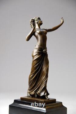 Beautiful Art Deco bronze sculpture signed by Preiss