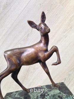 Beautiful bronze doe on a marble base, 20th century Art Deco