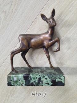 Beautiful bronze doe on a marble base, 20th century Art Deco