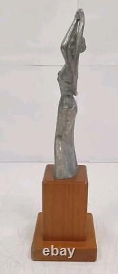 Bookend sculpture in aluminum and zinc, woman trophy, bronze-free, Art Deco style Bookend sculpture in aluminum and zinc, woman trophy, bronze-free, Art Deco style