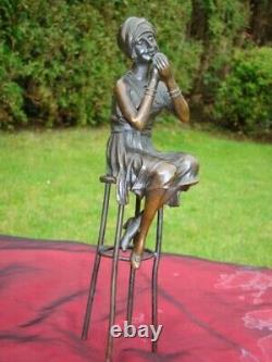 Bronze Statue of a Pin-up Lady with Art Deco and Art Nouveau Makeup Style