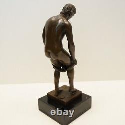 Bronze Statue of a Sexy Nude Man in Art Deco and Art Nouveau Style, Signed Bronze