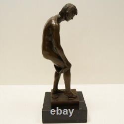 Bronze Statue of a Sexy Nude Man in Art Deco and Art Nouveau Style, Signed Bronze