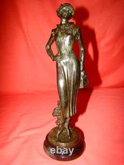 Bronze Statuette Representing An Art-deco Style Woman On Marble Base