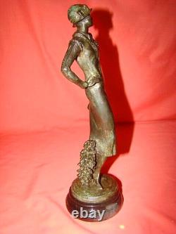 Bronze Statuette Representing An Art-deco Style Woman On Marble Base
