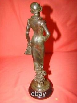 Bronze Statuette Representing An Art-deco Style Woman On Marble Base