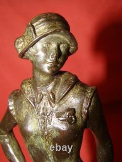 Bronze Statuette Representing An Art-deco Style Woman On Marble Base