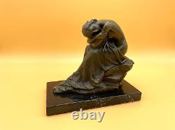 Bronze sculpture of a kneeling beauty Art Deco after Milo