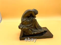 Bronze sculpture of a kneeling beauty Art Deco after Milo