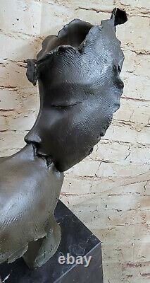 Collection Bronze Sculpture Statue Art Deco Rare Salvador Dali Bisou