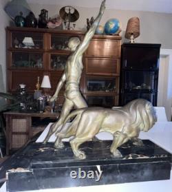 DAVERNY (20th) & REVEYROLIS lion tamer Important Art Deco bronze Signed