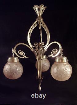 H. Petitot & Muller Brothers Art Deco Chandelier in Bronze and Pressed Glass Globes