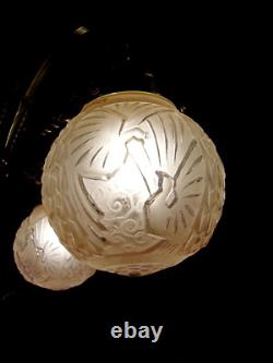 H. Petitot & Muller Brothers Art Deco Chandelier in Bronze and Pressed Glass Globes