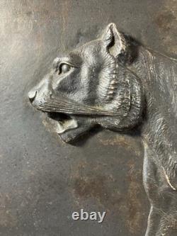 Jules BENNES (19th century) signed representing a walking lioness, bronze with patina