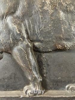 Jules BENNES (19th century) signed representing a walking lioness, bronze with patina
