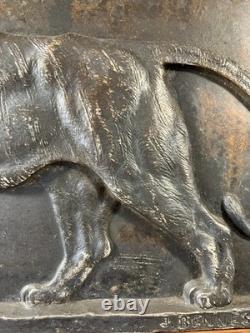 Jules BENNES (19th century) signed representing a walking lioness, bronze with patina