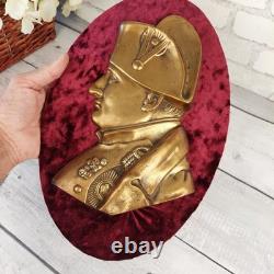 Large panel depicting Napoleon Bonaparte, solid bronze and Art Deco velvet