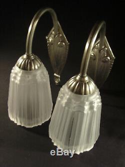 M. Moscovici Pair Of Appliques Art Deco Bronze Nickeled & Pressed Glass Tulips