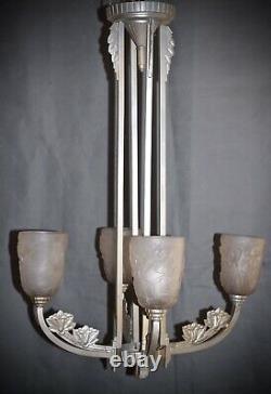 Magnificent Art Deco Chandelier Gillis / Robert Molded Glass / Bronze Silver