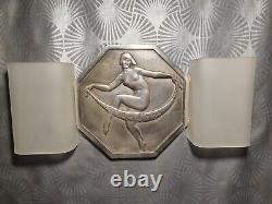 Pair of art deco wall lights in bronze depicting a nude female dancer sculpture