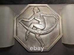 Pair of art deco wall lights in bronze depicting a nude female dancer sculpture