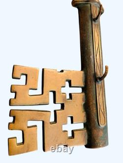 Patinated bronze keychain with 4 hooks Max LE VERRIER (1891-1973) - Louis XII