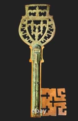 Patinated bronze keychain with 4 hooks Max LE VERRIER (1891-1973) - Louis XII