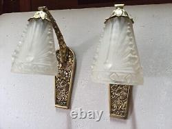 SCHNEIDER France PAIR OF ART DECO BRONZE WALL LIGHTS WITH TULIPS